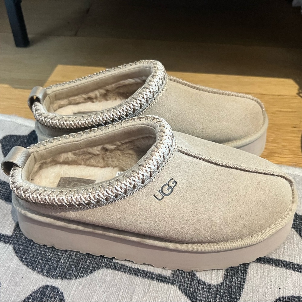 NWOT - UGG Tazz II - Color: Sand